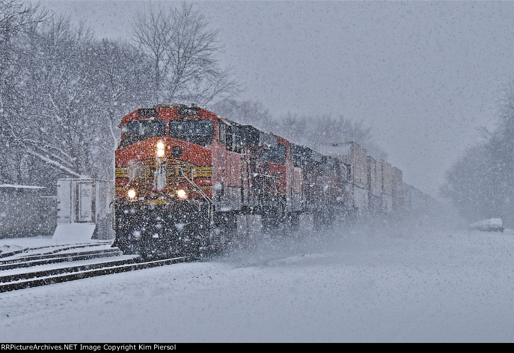 BNSF 5735